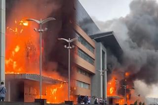 PILNE! Płonie centrum biznesowe w Moskwie. W budynku jest uwięzionych 20 osób! [ZDJĘCIA]