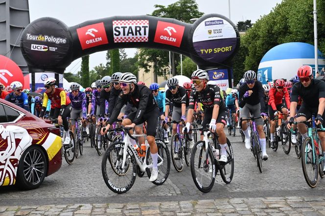 Kolarskie święto opanowało Wrocław. Tour de Pologne wystartował mimo kapryśnej pogody