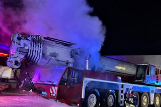 Pożar na stacji benzynowej pod Sochaczewem. Dźwig stanął w ogniu obok tuż obok dystrybutorów