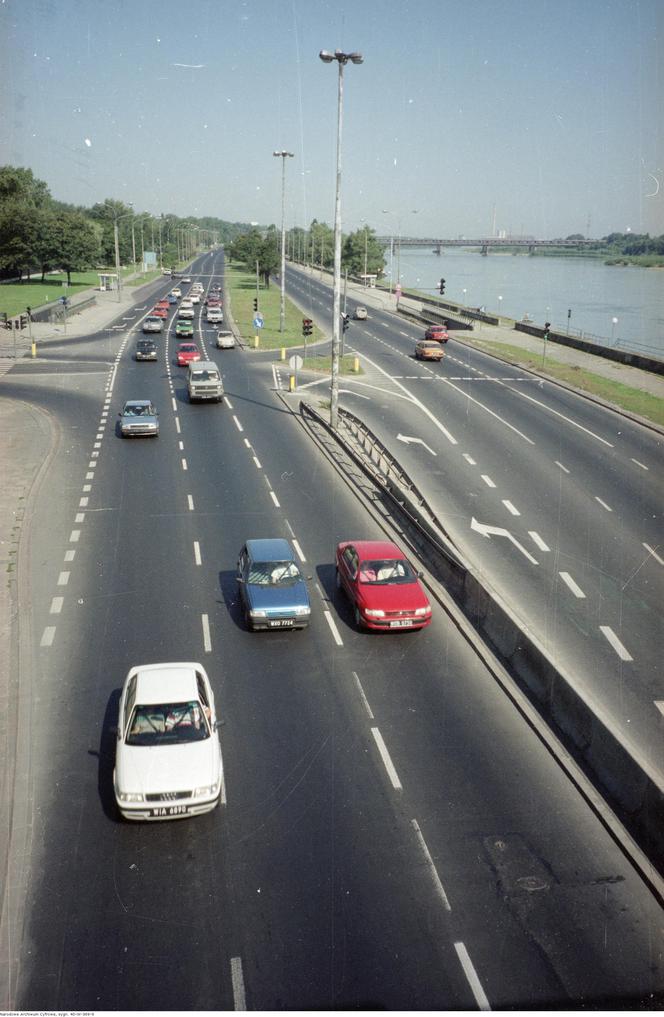 Warszawa z lat 90. Nie uwierzysz, że tak wyglądała stolica 25 lat temu	