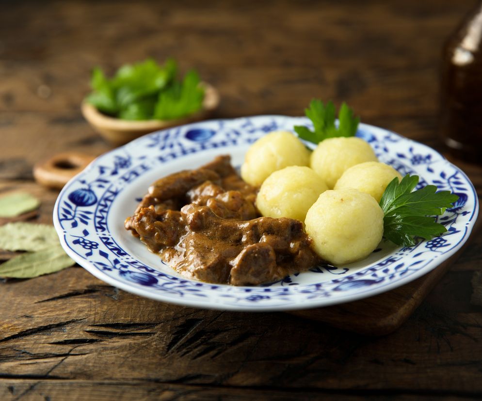 Śląski gulasz z serc wieprzowych do klusek ziemniaczanych