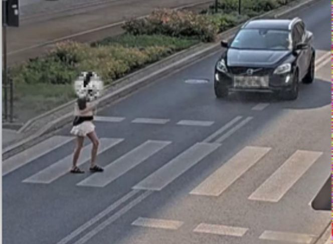  Łódź. Kobieta potrącona na przejściu. Patrzyła nie na drogę, tylko w telefon [ZDJĘCIA]