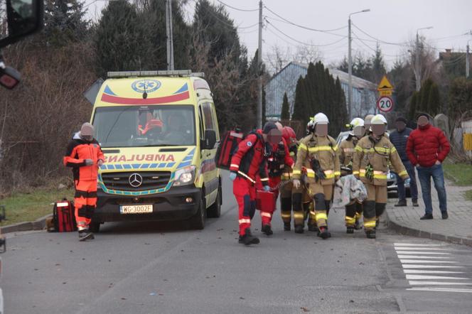 Dramat! Rodzina zatruta czadem. Mama i dwoje dzieci w szpitalu, w akcji dwa śmigłowce LPR