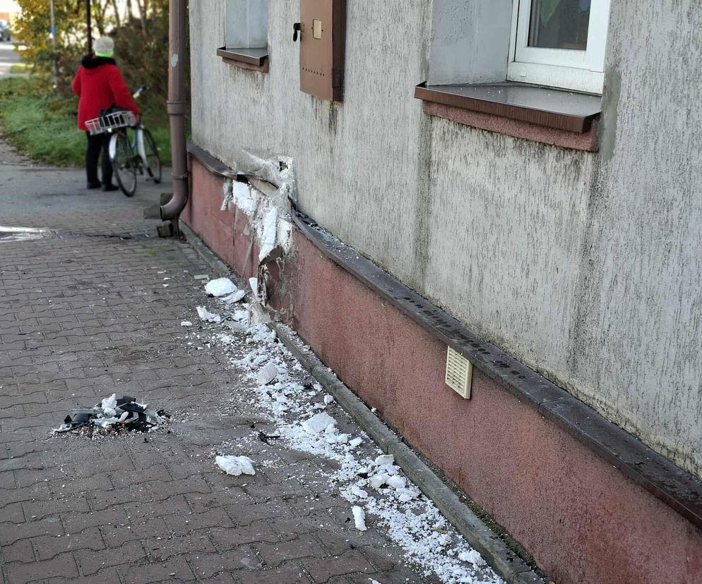 W Wąchocku auto osobowe wjechało w dom