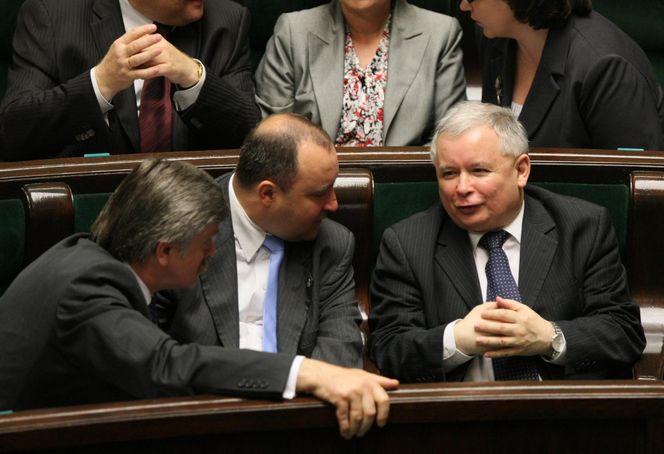 AI wybrała 5 najlepszych polityków w Polsce ostatnich 30 lat!