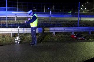 Z impetem wjechał w dzieci na poboczu, 13-latek walczy o życie