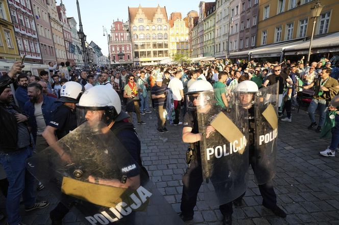 Kibice przed finałem Ligi Konferencji we Wrocławiu