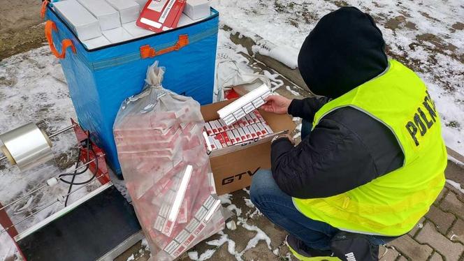 Policja zatrzymała dwóch mężczyzn podejrzanych o posiadanie narkotyków oraz papierosów bez akcyzy