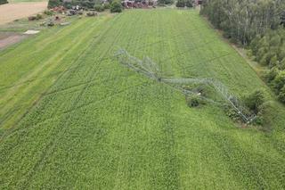 Połamane słupy w miejscowości Lutrowskie