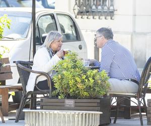 Przyjechała na randkę i ciasto