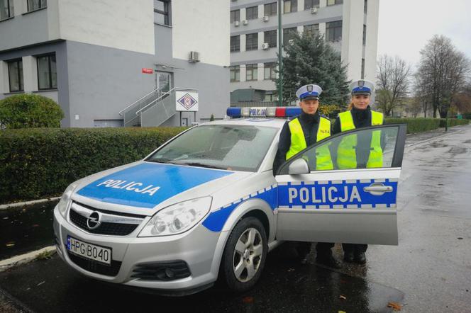 Krakowscy policjanci eskortowali do szpitala rodzącą kobietę w zagrożonej ciąży! [WIDEO]