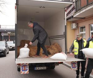 Protest rolników w Białymstoku. Siano i obornik przed biurem marszałka Hołowni