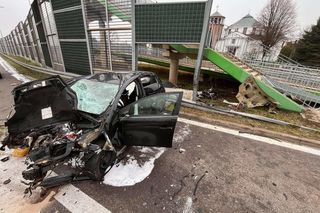 Silnik wypadł z samochodu na S12 w woj. lubelskim! Kierował nim 21-latek