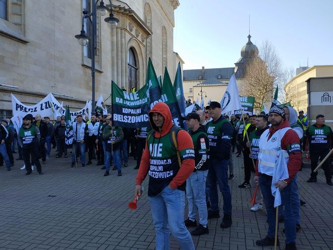 Górnicy protestowali pod ministerstwem przemysłu w Katowicach przeciwko likwidacji KWK Bielszowice