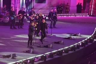 Sylwestrowa Moc Przebojów 2024. Tłumy na imprezie Polsatu w Toruniu. Zdjęcia gwiazd i uczestników