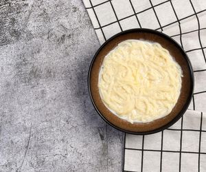 Znalazłam stary przepis z PRL-u na zdrowe śniadanie. Ten posiłek jest pełen białka i energii 