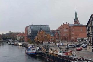 Rybi Rynek w Bydgoszczy już tak nie wygląda. Jest elegencka kostka, są rośliny