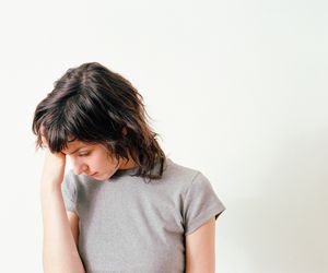 Dysforia objawia się obniżonym nastrojem. Przyczyny i leczenie