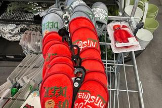 Świąteczne ozdoby w sklepach już w sierpniu. Można kupić bombki, łańcuchy choinkowe i dekoracje na Boże Narodzenie