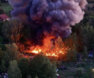 Pożar złomowiska w Łąkach koło Milicza. Paliły się opony 