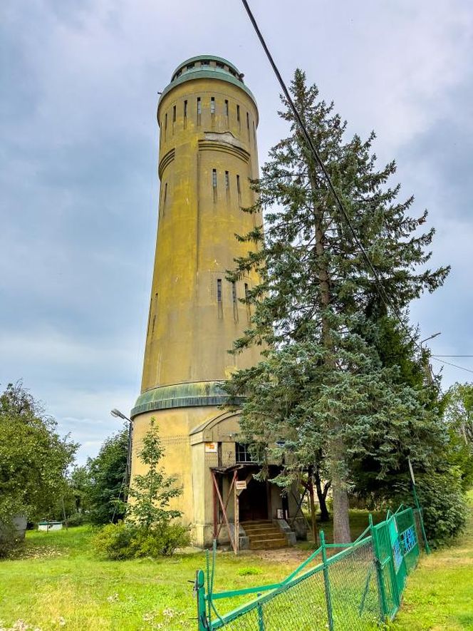 Nietypowe miasto w woj. warmińsko-mazurskim. Mieszka w nim mniej osób niż na wielu wsiach
