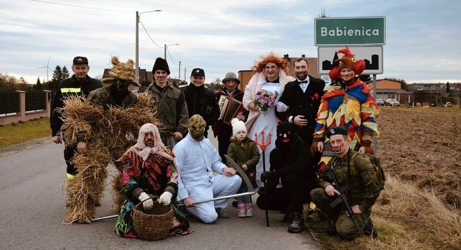 Karnawał w Woźnikach: Wodzenie bera
