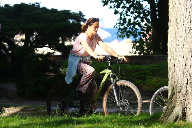 Ewa Drzyzga z mężem na rowerach. "Operacje plastyczne nie są dla mnie!"