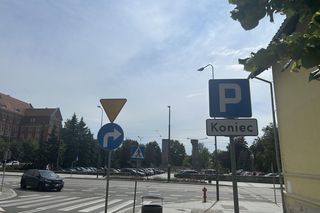 Zmiany na Kopernika. Kierowcy parkują na jezdni