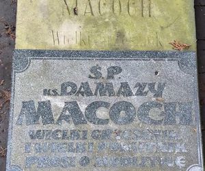 Tak wygląda grób księdza Damazego Macocha. Trafił do więzienia za zabójstwo [ZDJĘCIA].