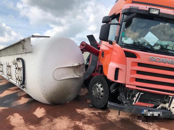 Wypadek na A4. Kierowcy jechali pod prąd "korytarzem życia"!
