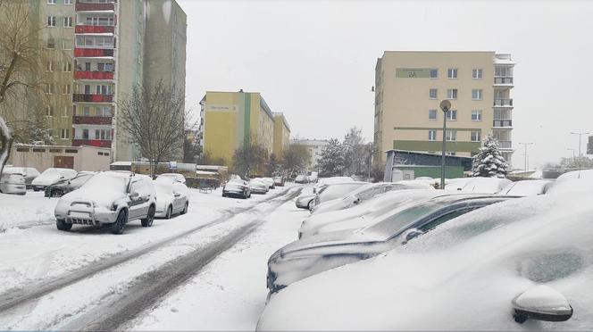 Białystok. Kwietniowy atak zimy. Osiedle pod śniegiem