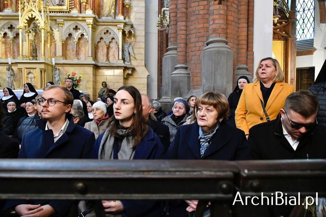 Wierni Archidiecezji Białostockiej pożegnali abp. Edwarda Ozorowskiego [ZDJĘCIA]