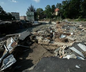 Sprzątanie po powodzi w miejscowości Lądek-Zdrój