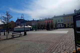 To miasteczko w województwie kujawsko-pomorskim leży na brzegu dwóch jezior. Przez wieki nękały je pożary
