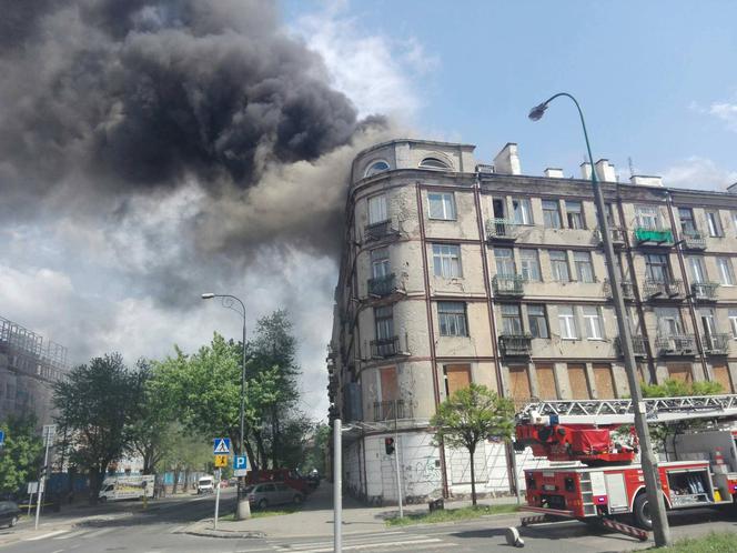 Pożar kamienicy na rogu Ząbkowskiej i Markowskiej