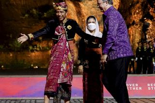  Światowi przywódcy zaszaleli z koszulami! Balijskie kreacje na G20, musisz to zobaczyć