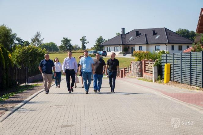 Odebranie drogi w Adamowie. 900 metrów za 2 miliony złotych