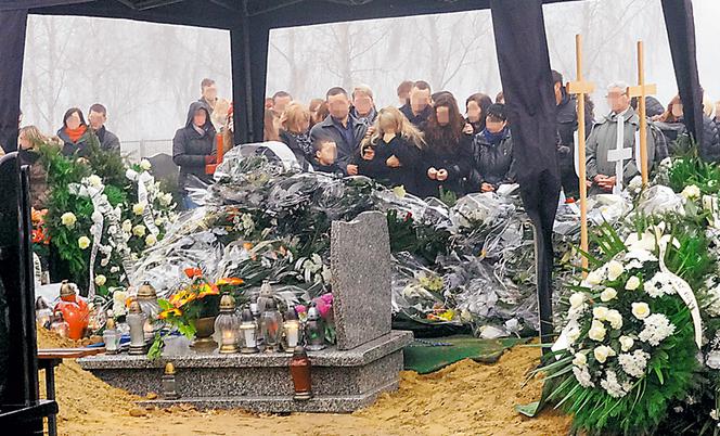Pogrzeb ofiar mordu w Przecławiu. Matka pochowała dwoje dzieci