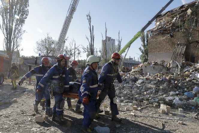 Do 23 wzrosła liczba ofiar śmiertelnych rakietowo-dronowego ataku Rosji na Kijów