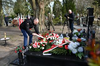 Kołobrzeg: Uroczystości ku czci Sebastiana Karpiniuka w 15. rocznicę katastrofy smoleńskiej