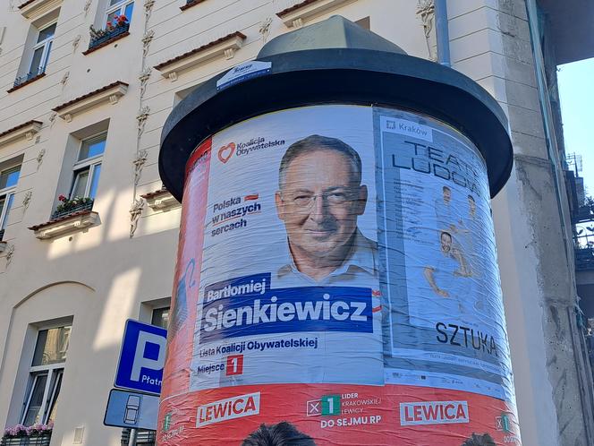 Plakaty wyborcze w Krakowie. Tak kandydaci na posłów i senatorów zabiegają o głosy wyborców