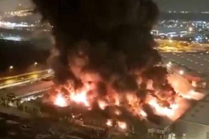 Rosja. Potężny pożar pod Moskwą. Płonie centrum handlowe [NAGRANIA]