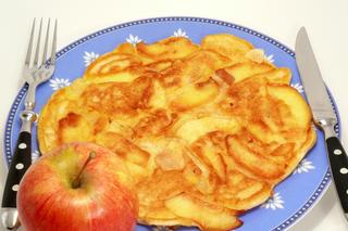 Przepyszny owsiany omlet z jabłkiem - idealny na śniadanie lub podwieczorek