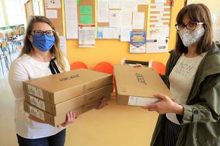 Nowe laptopy dla potrzebujących dzieci trafiły do szkół w Gorzowie