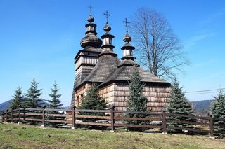 Ta wieś jest ozdobą Małopolski. Znajduje się w niej najpiękniejsza łemkowska cerkiew
