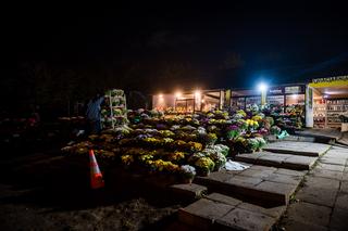 Gdańsk: Dramat po zamknięciu cmentarzy. Wściekli sprzedawcy zniczy i kwiatów! 