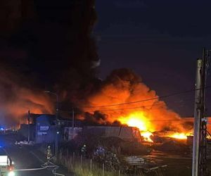 Ogromny pożar w Mińsku Mazowieckiem. Kłęby czarnego dymu widać z daleka! 