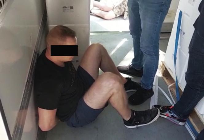 Warszawa. Przywieźli chłodnią 35 kilogramów marihuany z Hiszpanii, wpadli na Mokotowie