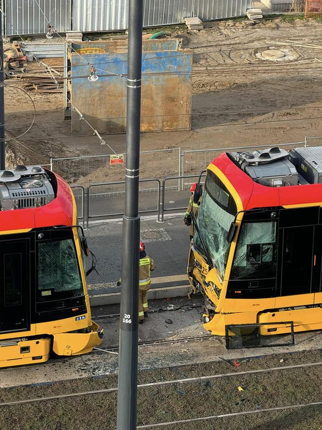 Zderzenie dwóch tramwajów w Warszawie. Wiele osób rannych