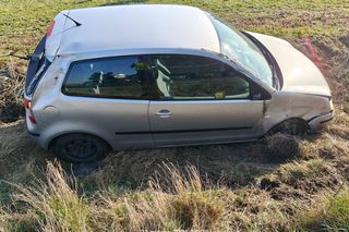 Wypadek na DK12 koło Leszna. 18-letni kierowca w szpitalu
